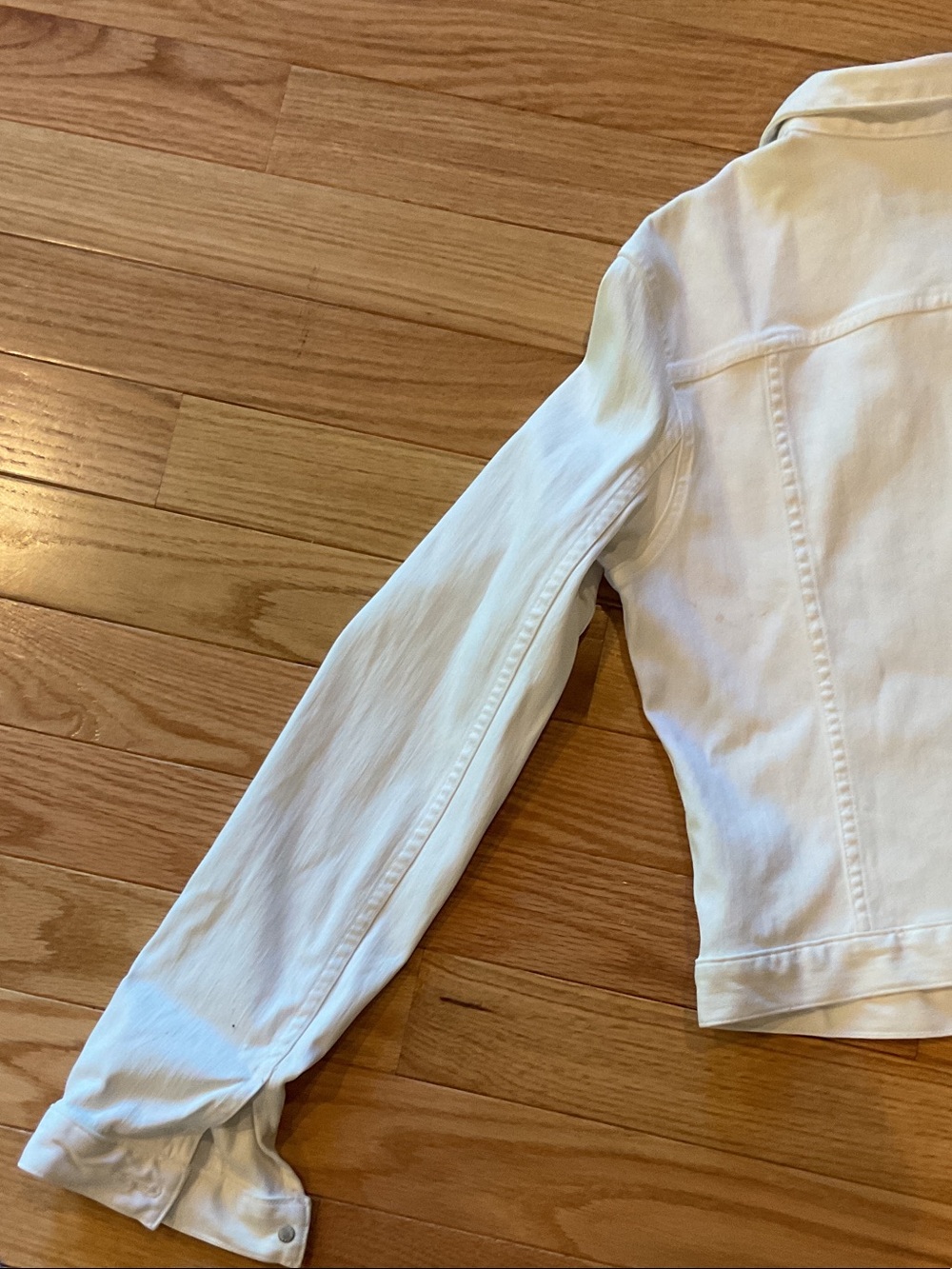Joie White Lightweight Jean Jacket like new has dirt smudge back large NWOT - Picture 14 of 16